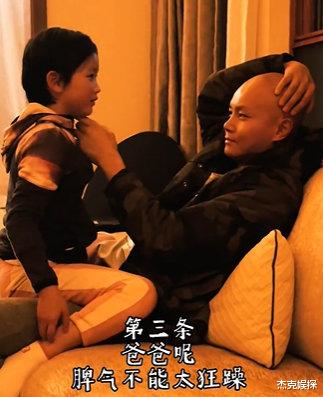 乐嘉|乐嘉晒出与小女儿互动视频，亲密坐姿引发争议，本人发文回怼网友
