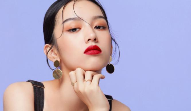 刘浩存|被老谋子力捧，与张小斐抢金鸡影后，刘浩存疑走周冬雨老路？