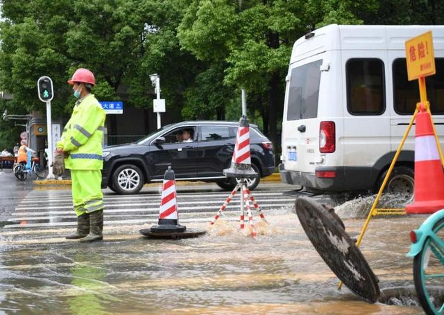 长江日报 蓝天短暂上线，雷电暴雨大风仍步步紧逼！下周强对流继续上演