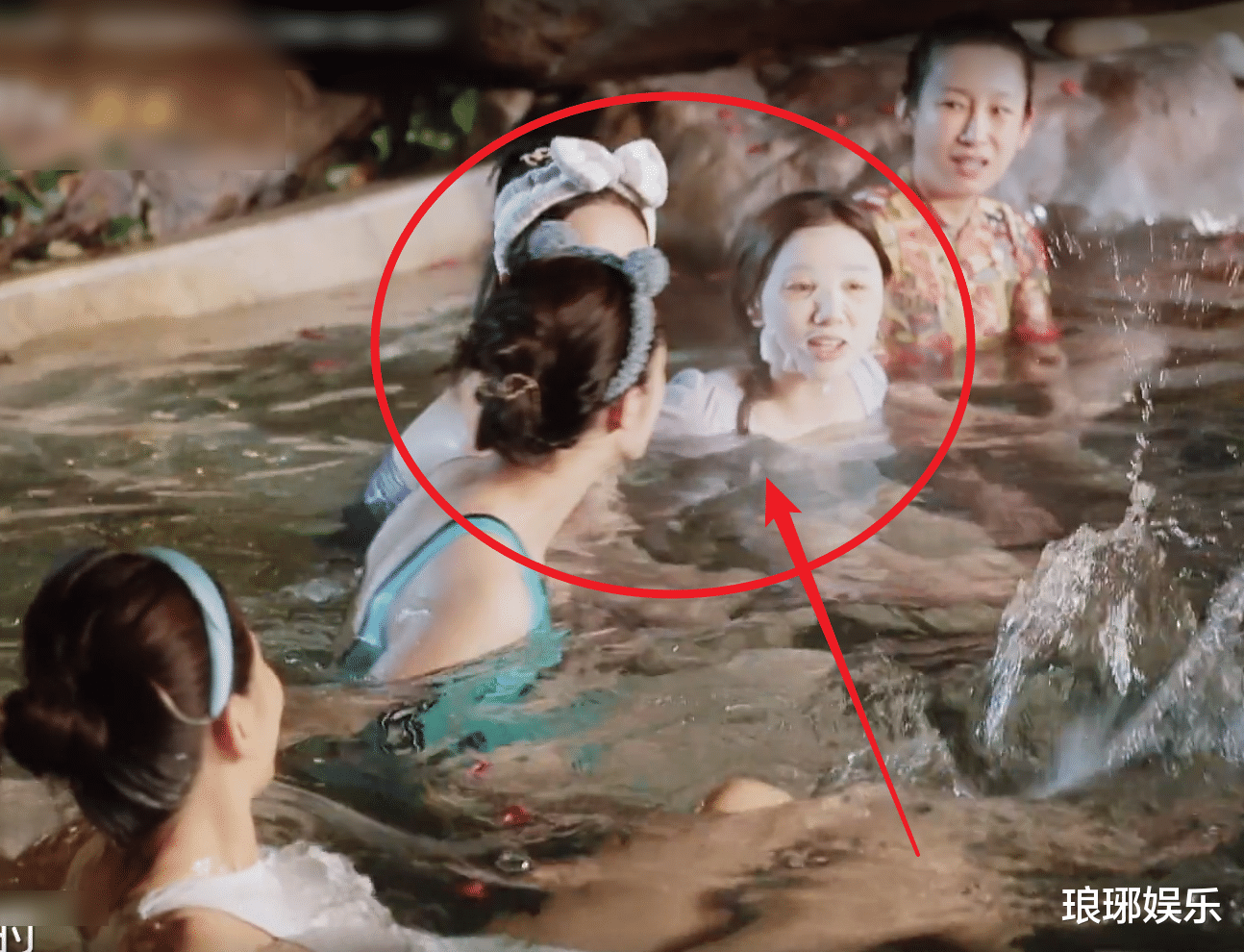 明星素颜|《妻子5》集体泡温泉，失去妆容加持，成员真实素颜状态让人看愣