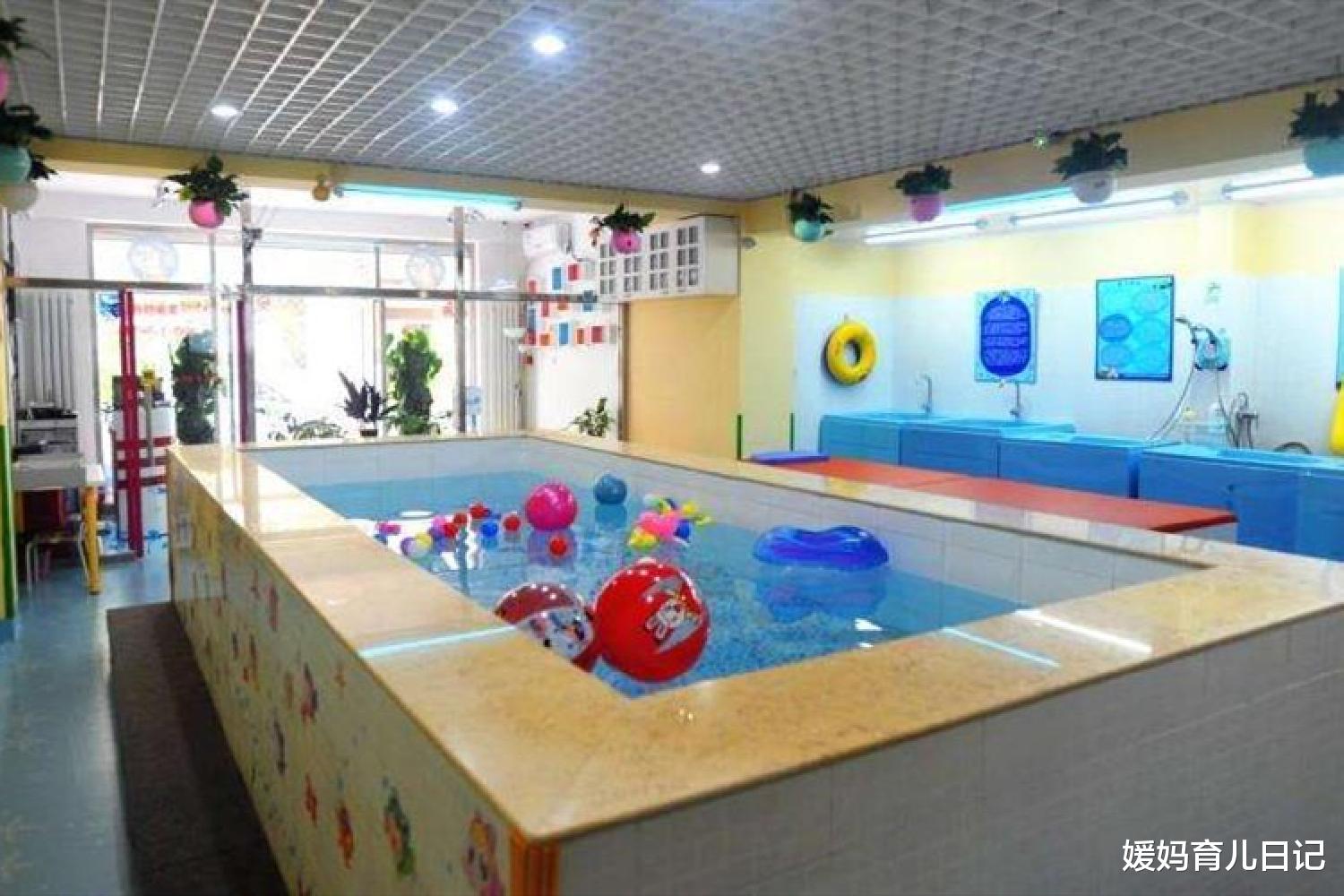 媛妈育儿日记|孕妇整理待产包,哭着抱怨奶瓶太贵,过来人很淡定:这才哪到哪