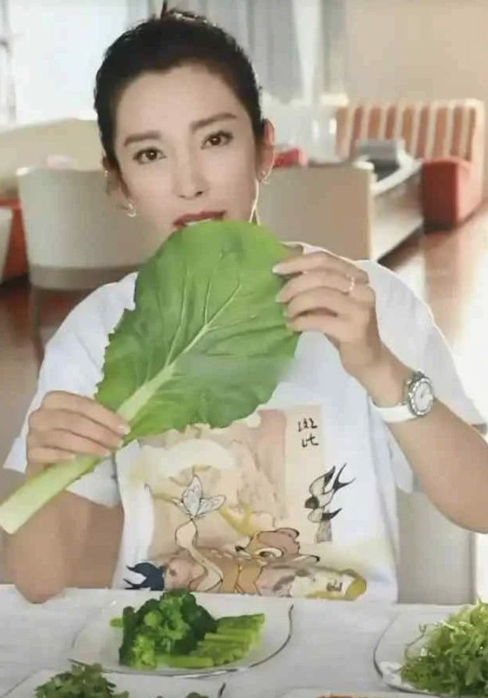 李冰冰|演员李冰冰严重洁癖出12万月薪难请工人，要求极高三年内换20人