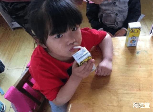 淘娃堂|很多父母钟情的牛奶，其实一点营养也没有，常喝还影响娃的健康