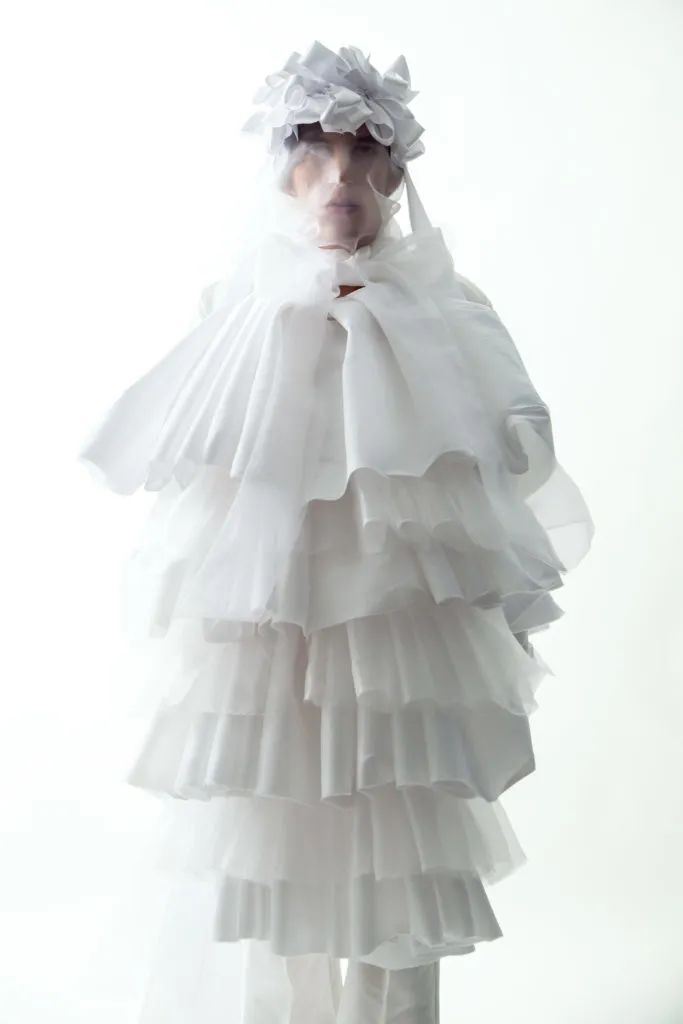 纺织服装时尚内参|男人穿婚纱也很美,这仙气缭绕男装,男生穿戴起来连女孩都脸红!