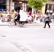 杨钰莹|“马总化腾的女儿又爆出近照，朋友们你们觉得漂亮吗？”