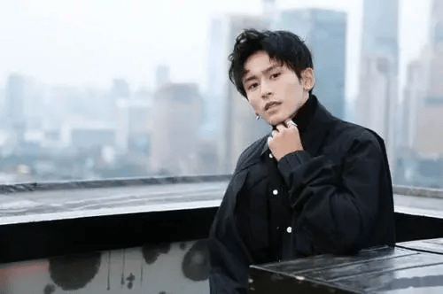 张哲瀚|刚被爆出新剧10月开拍，人却已经“凉”了，仅仅红了不到6个月！