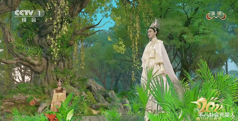 张萌|何穗穿80斤秀服,张梓琳挺6月孕肚,在春晚走的这场秀有点尴尬!