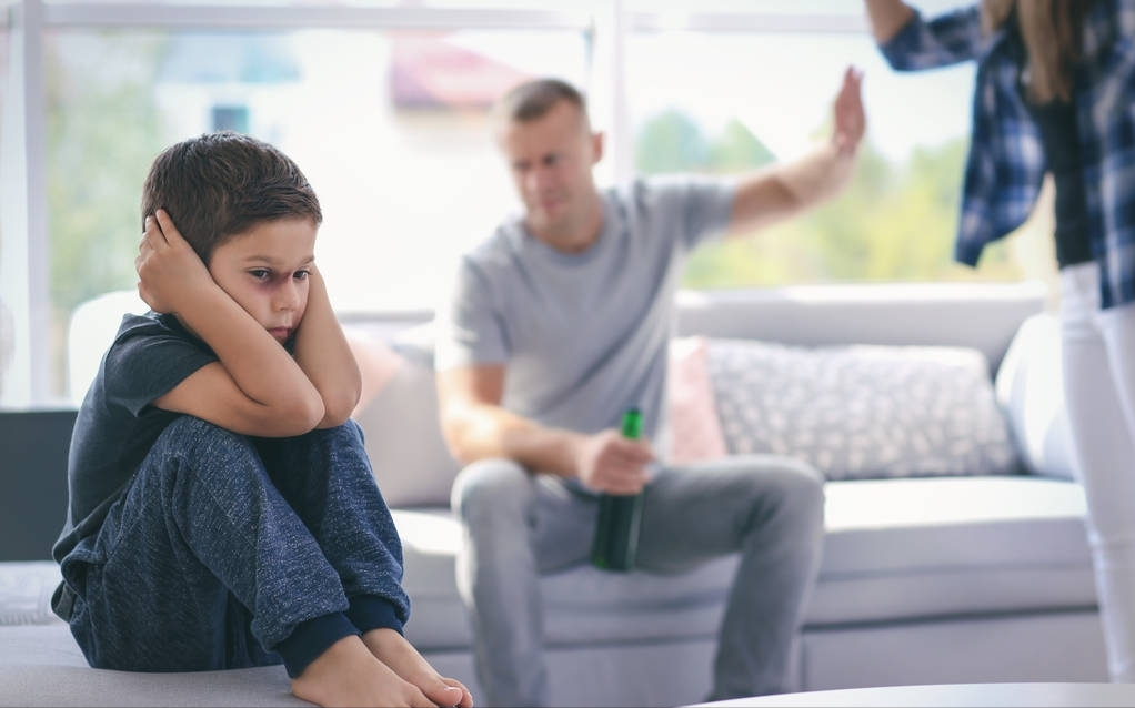 母婴参考|从小被妈妈打大的孩子和被爸爸打大的,有什么区别?