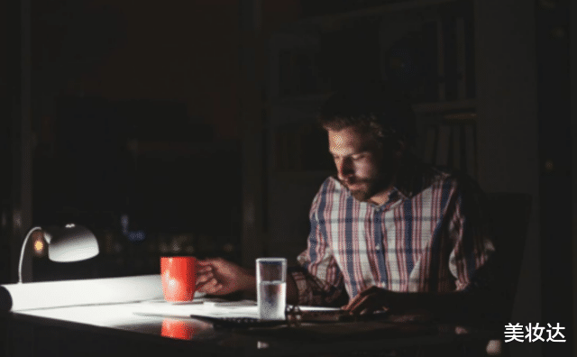 5种“耗阳”行为，男性忍住少做就是赢，榜首易上瘾，1运动可补救