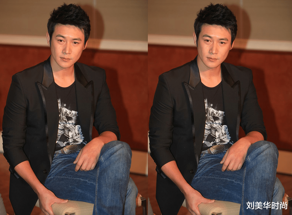 休闲裤|陆毅穿黑色衬衫真显身材的，搭配咖色休闲裤更时尚，胡茬却老气