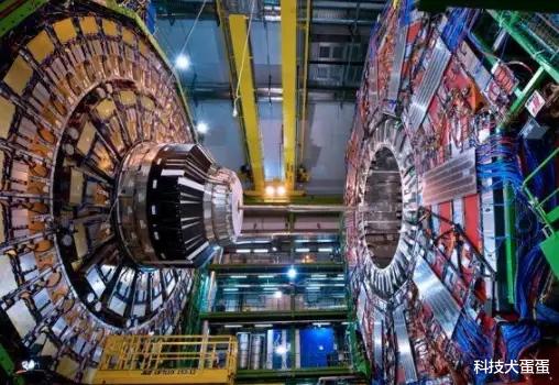 杨振宁为何否决2000亿项目的大型粒子对撞机？