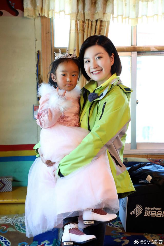 主持人|陈蓉4岁还不会说话，却成为了一名主持人，她的双胞胎女儿好可爱
