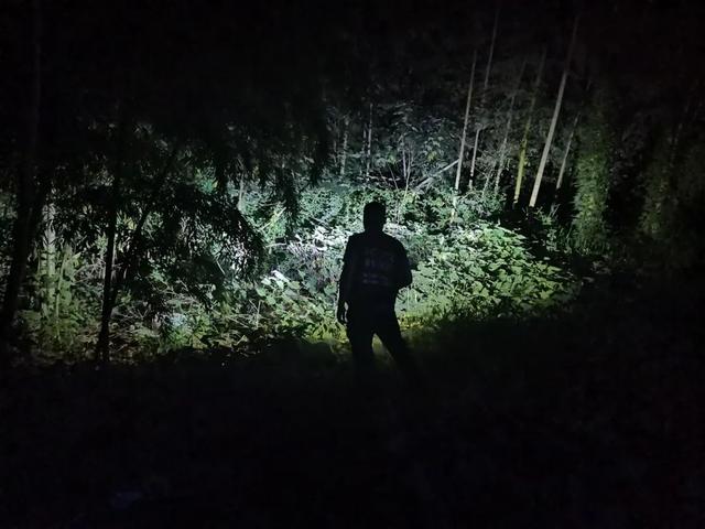 生活报 刑警办案时从7楼坠下!刚刚,最新消息来了