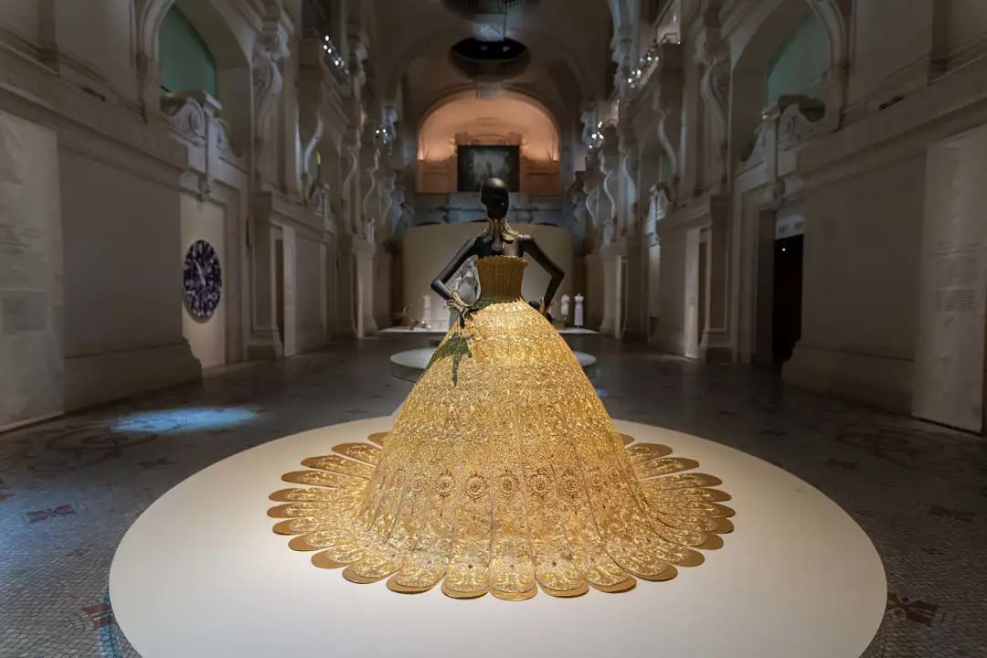 迪丽热巴|迪丽热巴“背后金主”曝光，女明星纷纷抢破头！网友：她一出手必是王炸！