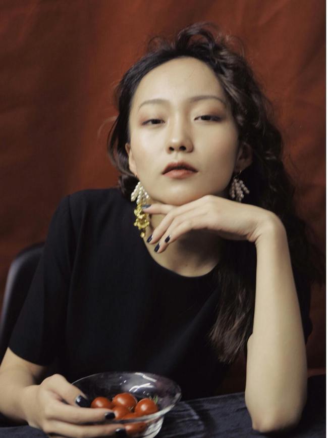 邵雨轩|网红邵雨轩被嘲又丑又土，却坐拥4000万粉丝，真实身份让人高攀不起