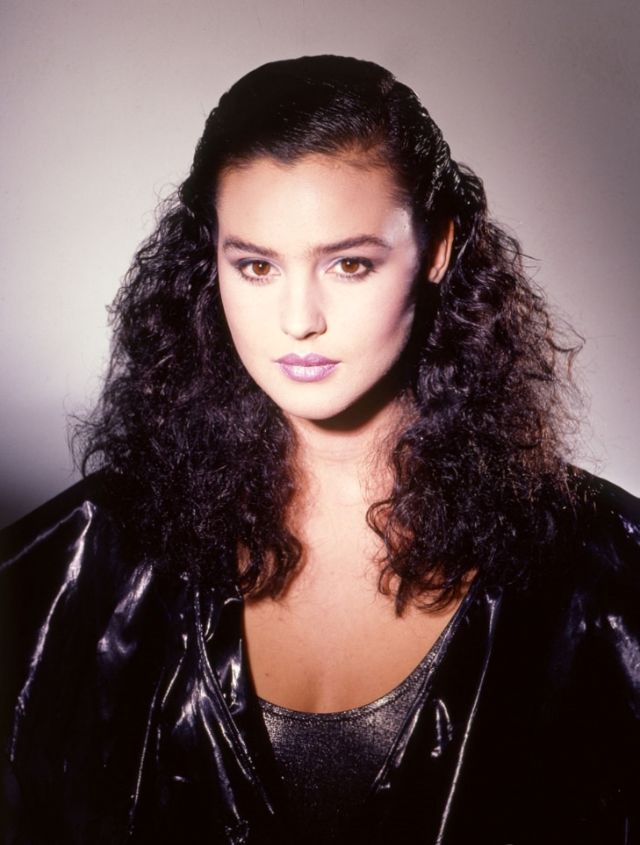 莫妮卡·贝鲁奇|莫妮卡·贝鲁奇和巩俐：有大地女神般的美感，穿白衬衣就美得惊人。