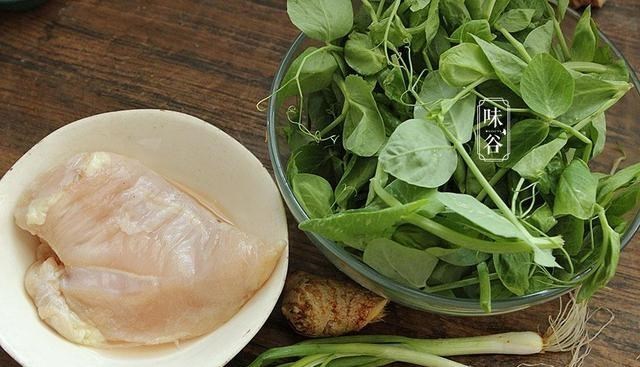 豆苗|45岁阿姨轻断食晚餐,是菜又是汤,低脂饱腹,网友:难怪吃不胖