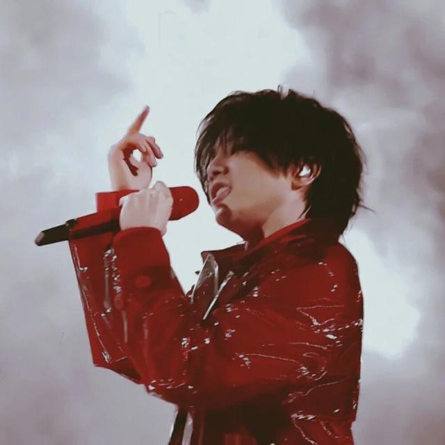 华晨宇|跑调瞎唱张牙舞爪，粉丝喊话华晨宇：兑水雪碧好喝，55元烤串真香