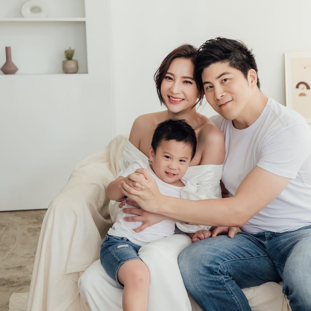 石原里美|37岁女星跨年前报喜！高龄怀上二胎已4月，晒儿子摸孕肚照显温馨