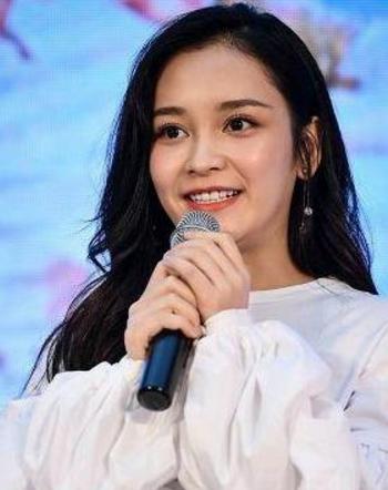 杨幂|杨幂公司又有人解约了？刚火就解约，谁给的勇气？