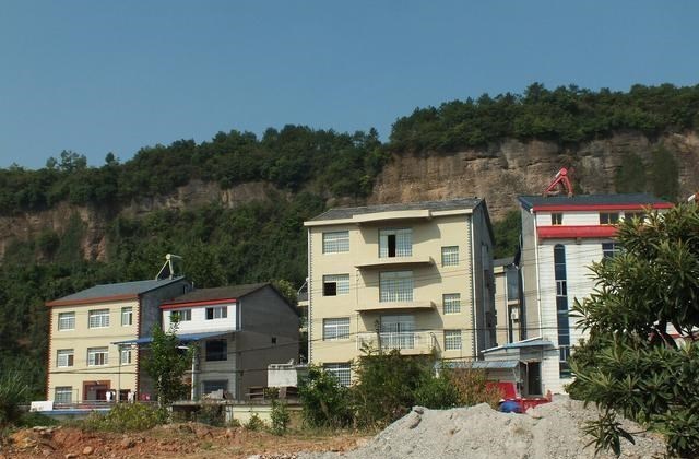 世茂|农村翻建房屋，为啥非要邻居同意？邻居不同意就建不了？咋解决？