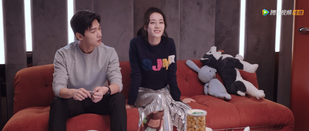 迪丽热巴|迪丽热巴新剧“半个亿”大平层太壕！400㎡陈列100万家具拉满！