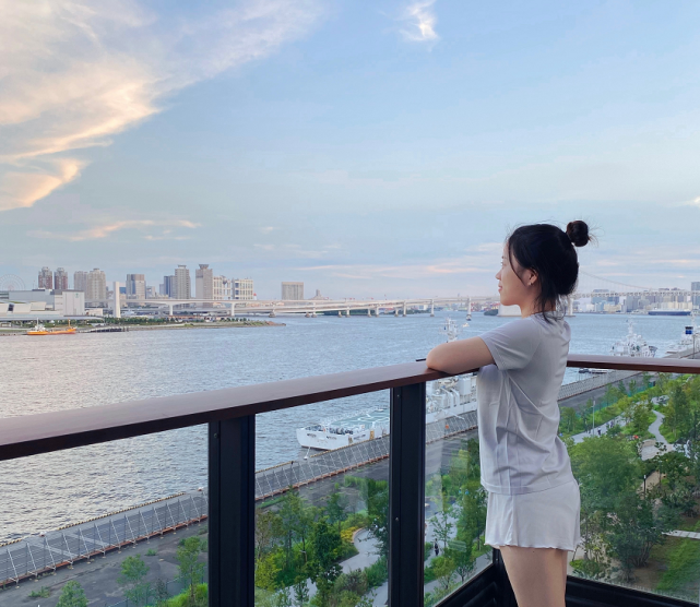 丸子头|双金得主杨倩真意气风发！回国首晒美照，穿着简约却藏不住巨星范
