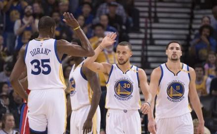 小萌娃说|NBA历史上，到底是谁开始抱团的？