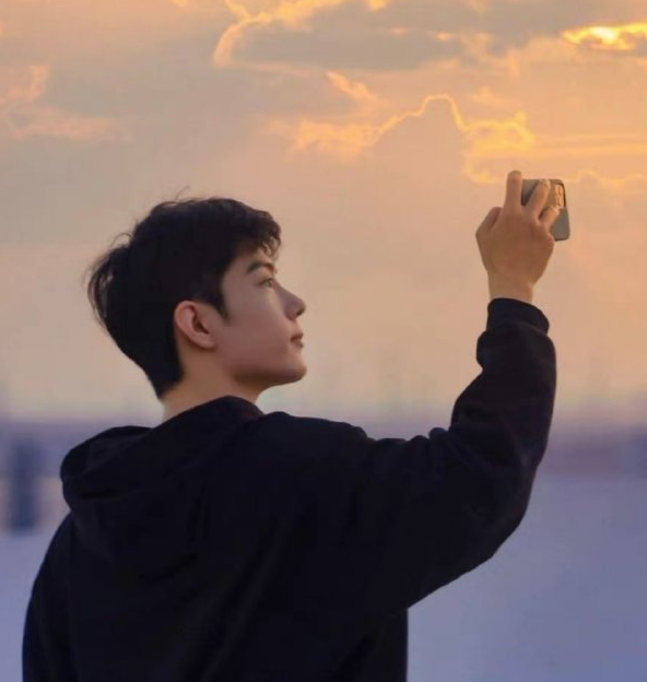 肖战|肖战赢了，官媒主动下场与他互动，被曝有望年底进组开拍新剧！