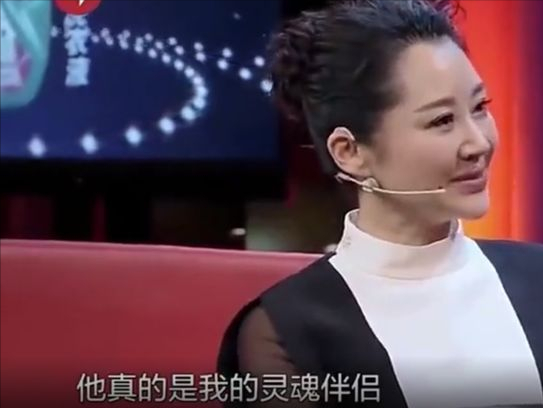 大宅门|许晴52岁状态引热议,紧身裙身材惊艳,半生单身未育气质优雅妩媚