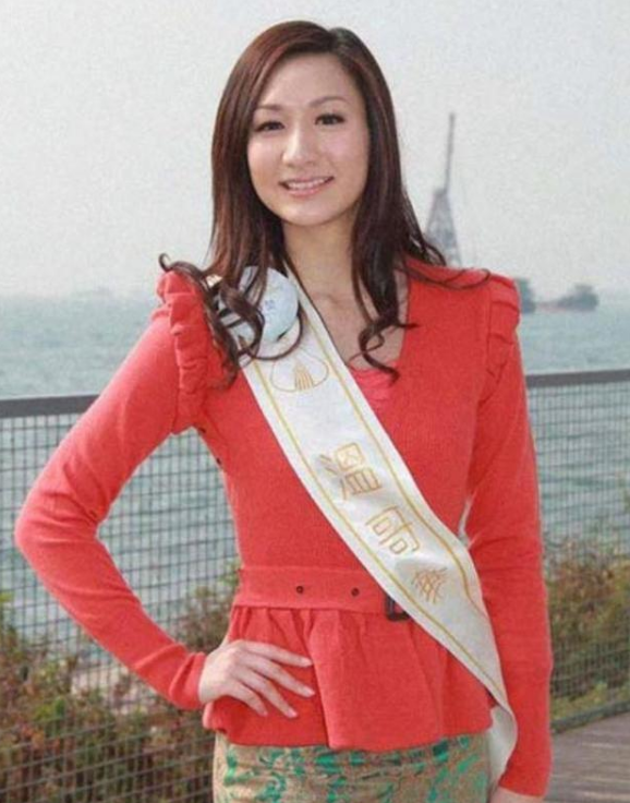 徐少强|弃糟糠妻，诱雪梨未婚生子，71岁迷上女网红，徐少强的故事太荒谬