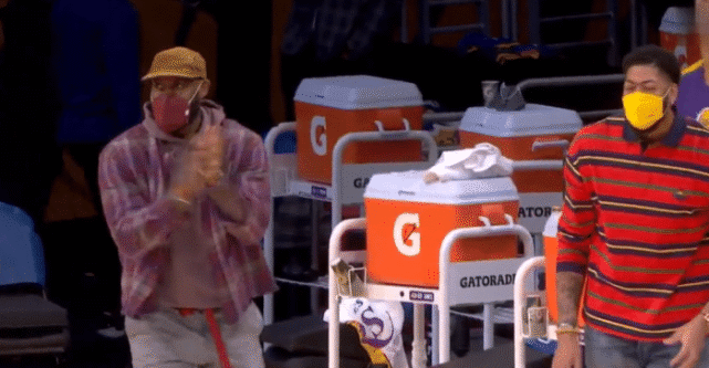 篮网队|险造27分大逆转！湖人替补末节狂轰24: 2詹眉起立鼓掌，小加砍18分！