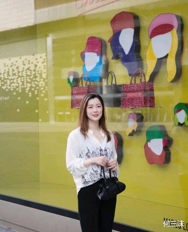 何三沫|把简约的衬衫穿对了，不仅精致减龄，还会呈现优雅的气质