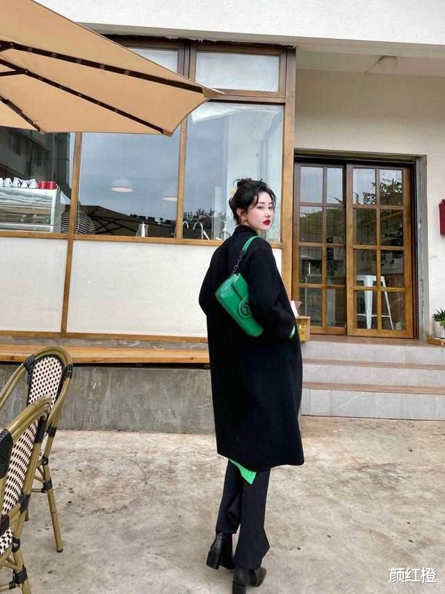 颜红橙 秋冬穿大衣没头绪？看看这几组“穿搭公式”，百搭时髦还保暖