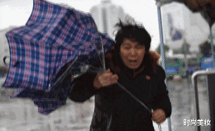 时尚美妆|地摊出现火爆“懒人伞”，把它放口袋轻松出行，39度也不怕太阳晒