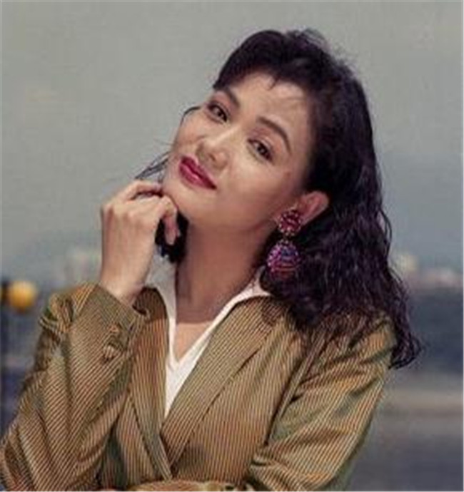 护士|护士出身，24岁出道走红，一生未嫁在剧组倒下离世，享年50岁