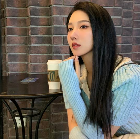 都美竹|都美竹风波后高调营业，一言不合就控评，惹怒网友被嘲满脸高科技