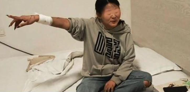 横店|流浪女第五次怀孕，被男友抛弃无钱打胎：她的悲剧依然在上演