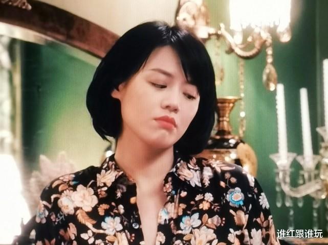 马思纯|马思纯久违的晒全身照，却因用墙挡住肚子，而再度被质疑怀孕