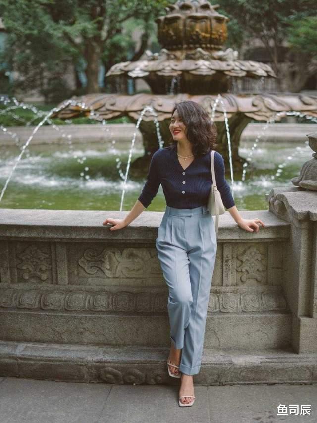 鱼司辰|优雅风格的穿搭技巧，这几款衣服很减龄，秋季这样穿就很美