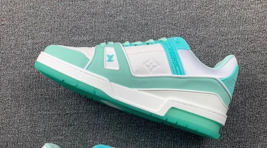 难舍离断|实拍奢侈品大牌trainer运动鞋细节对比,比阿迪耐克讲究,鉴定点更多