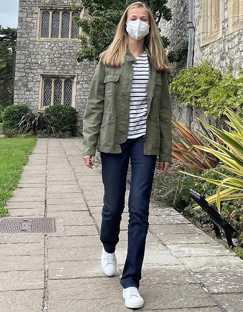 时尚风行派|西班牙15岁王储首晒大学校园照！戴口罩暴露眼袋，一双美腿贼细长