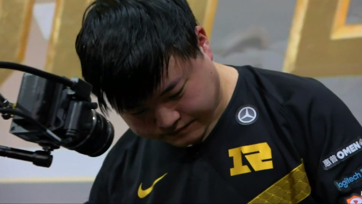 Uzi|Uzi引发大规模舆论骂战!因为一首改编歌曲,再次成为LPL第一流量