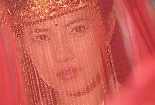 赵敏|9版周芷若“手撕”赵敏，谁战斗力爆表，谁像小学生打架？