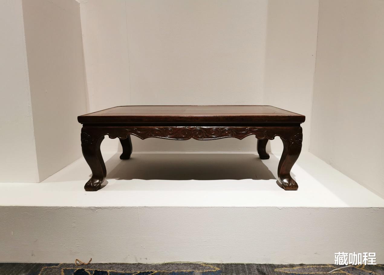 |颜色深、油性足,清黄花梨炕桌57.5万成交