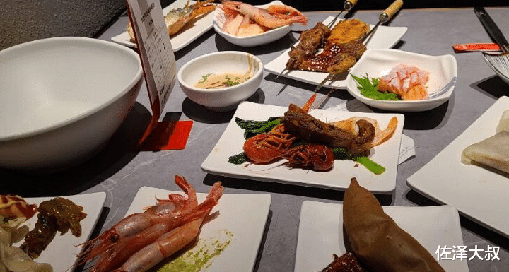 沈阳|沈阳海鲜自助餐厅开业翻车,帝王蟹看得见吃不到,评论区骂声一片