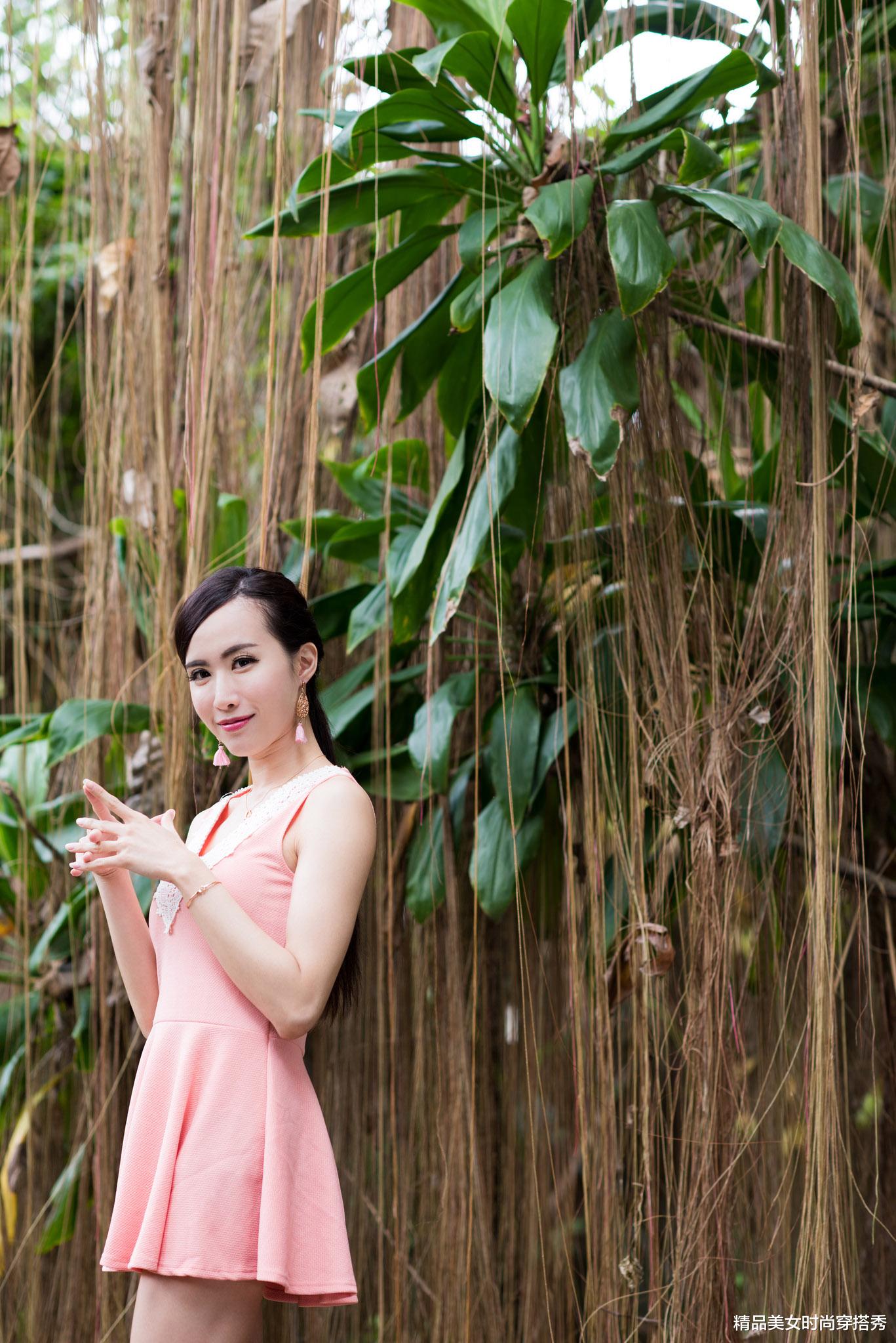 精品美女时尚穿搭秀|粉色的连衣裙给人一种甜美感，搭配一双红色的高跟鞋，吸睛又时尚