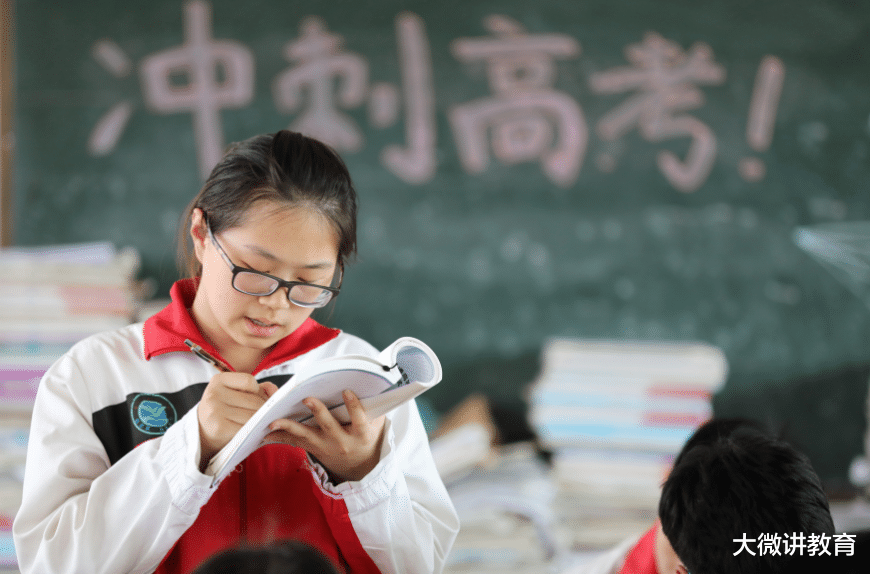 高校|才女李雪琴坦言，高考除了分数以外，还有这个问题需要提高重视