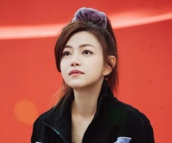 陈妍希|陈妍希录节目忘了摄像头，一醒来就打开被子，床尾掉出的东西亮了