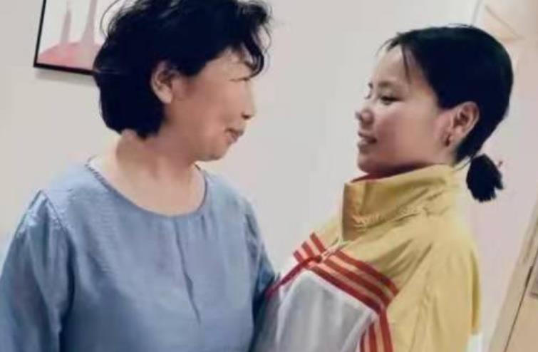 许敏|许敏闺蜜小七来九江游玩，许敏夫妇热情接待，姚爸主动当司机